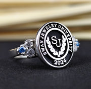 Women’s university ring with a custom-set stone, crafted in gold for a timeless look. This elegant ring celebrates academic achievements and makes a meaningful graduation gift.